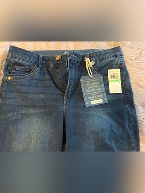 Democracy High-Rise Slim Straight Jeans size 8 - Blue